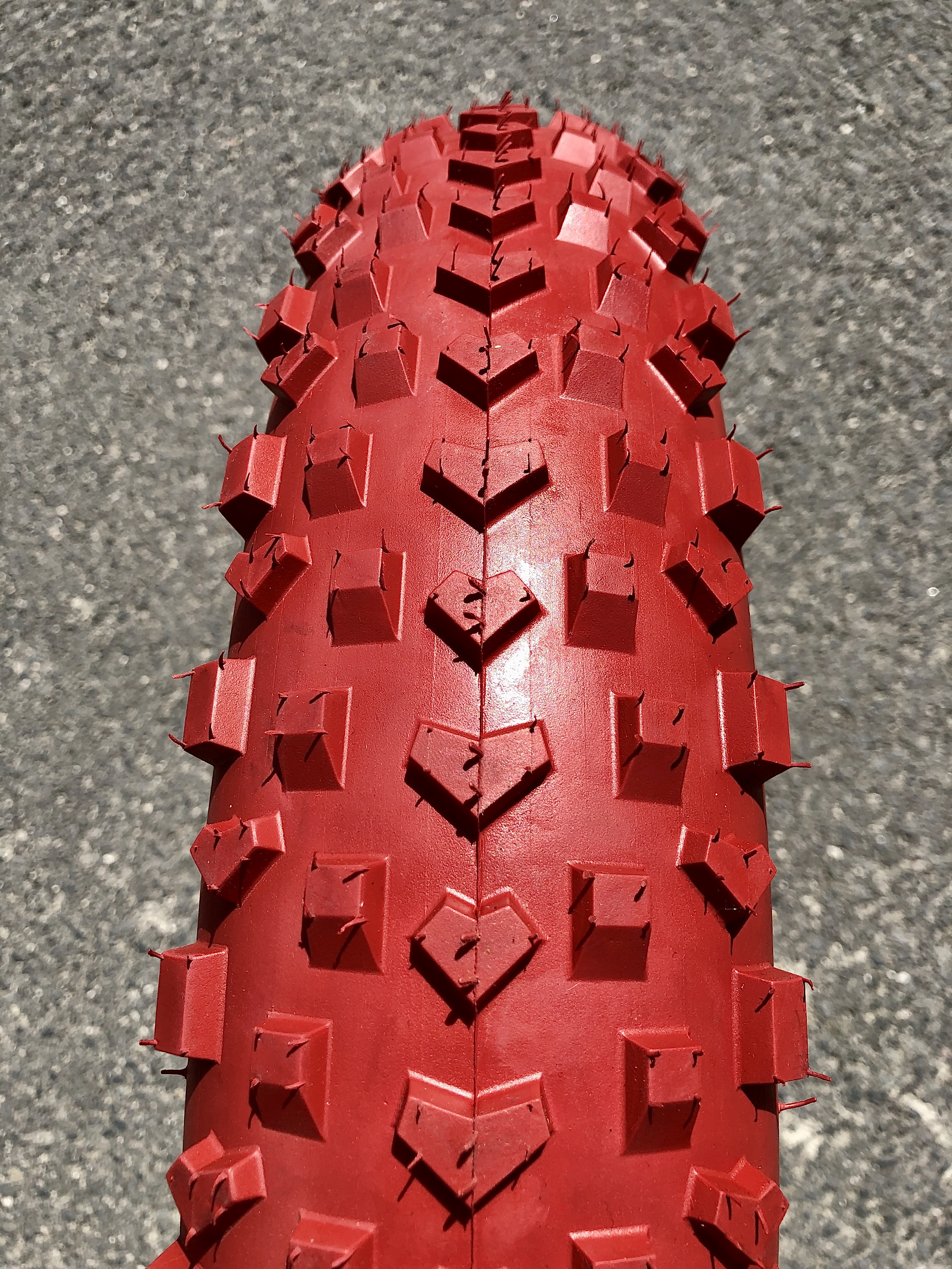 204 Tire 20 x 4  red
