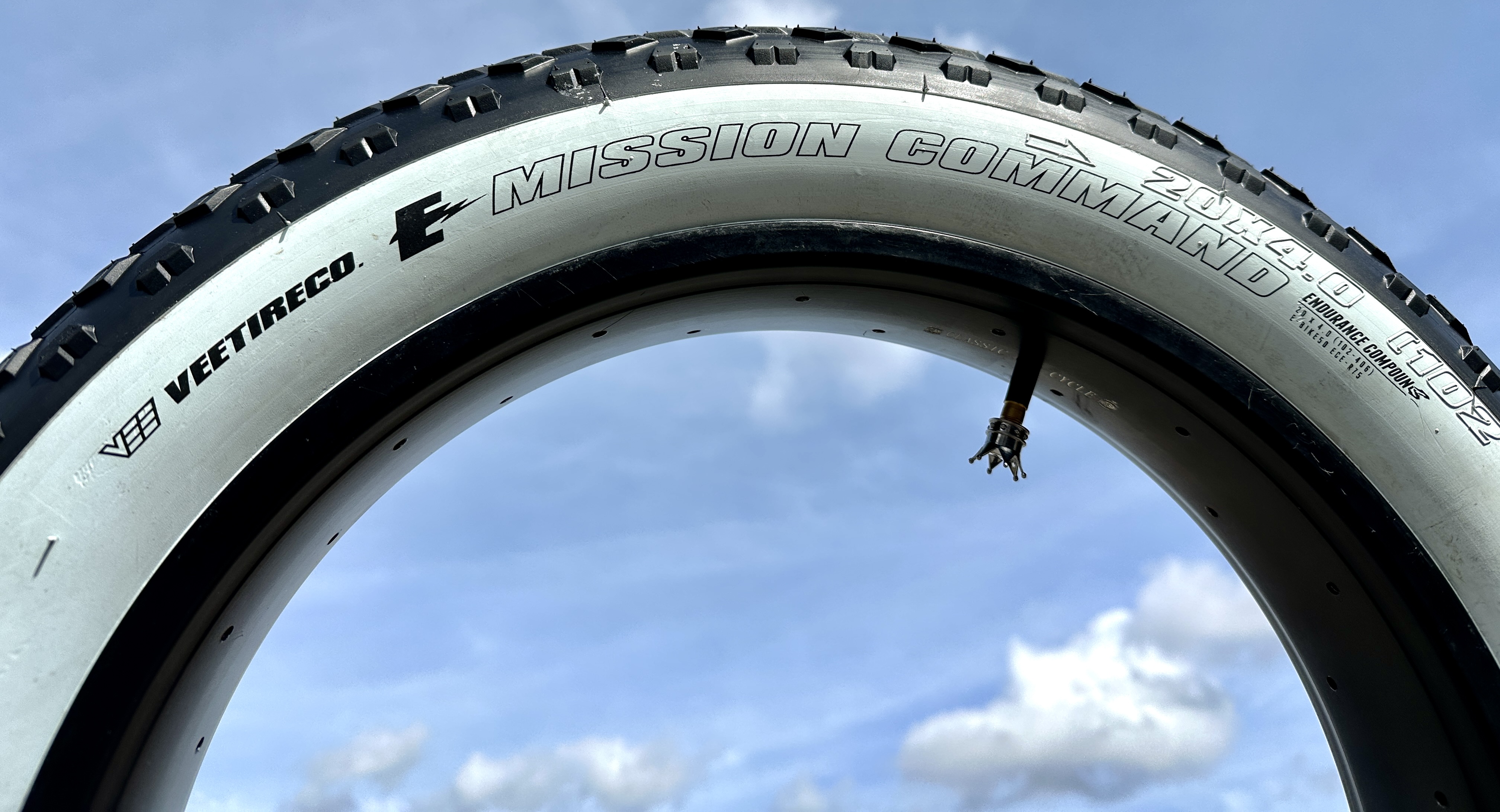 Mission_Command_weisswand_20x4_Fatbike_tire_c