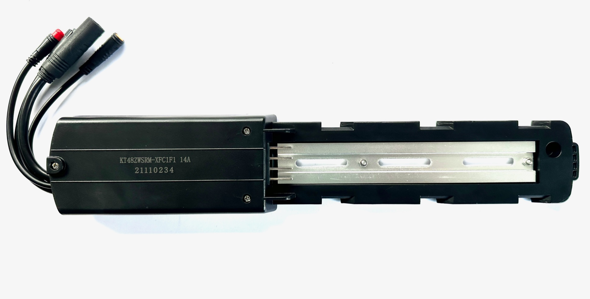UD controller integrated in battery rail 48V 14A
