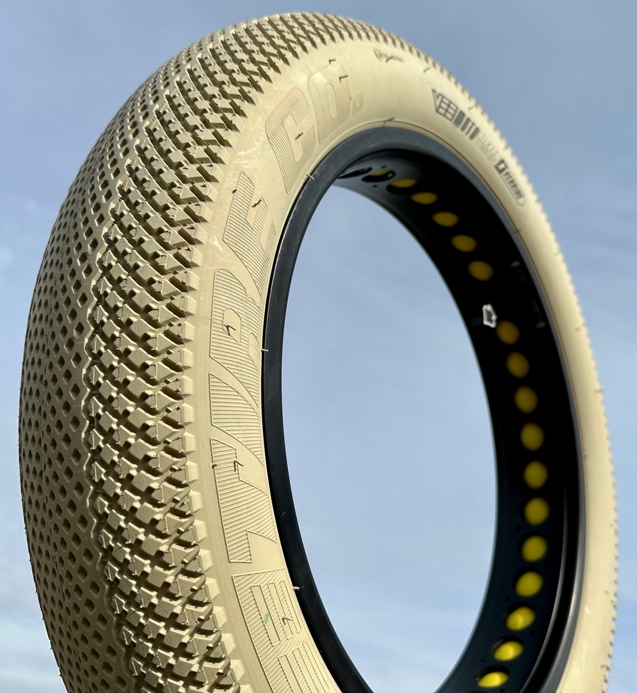 Bicycle_tire_speedster_20x4_Fatbike_limited_edition_sand_4