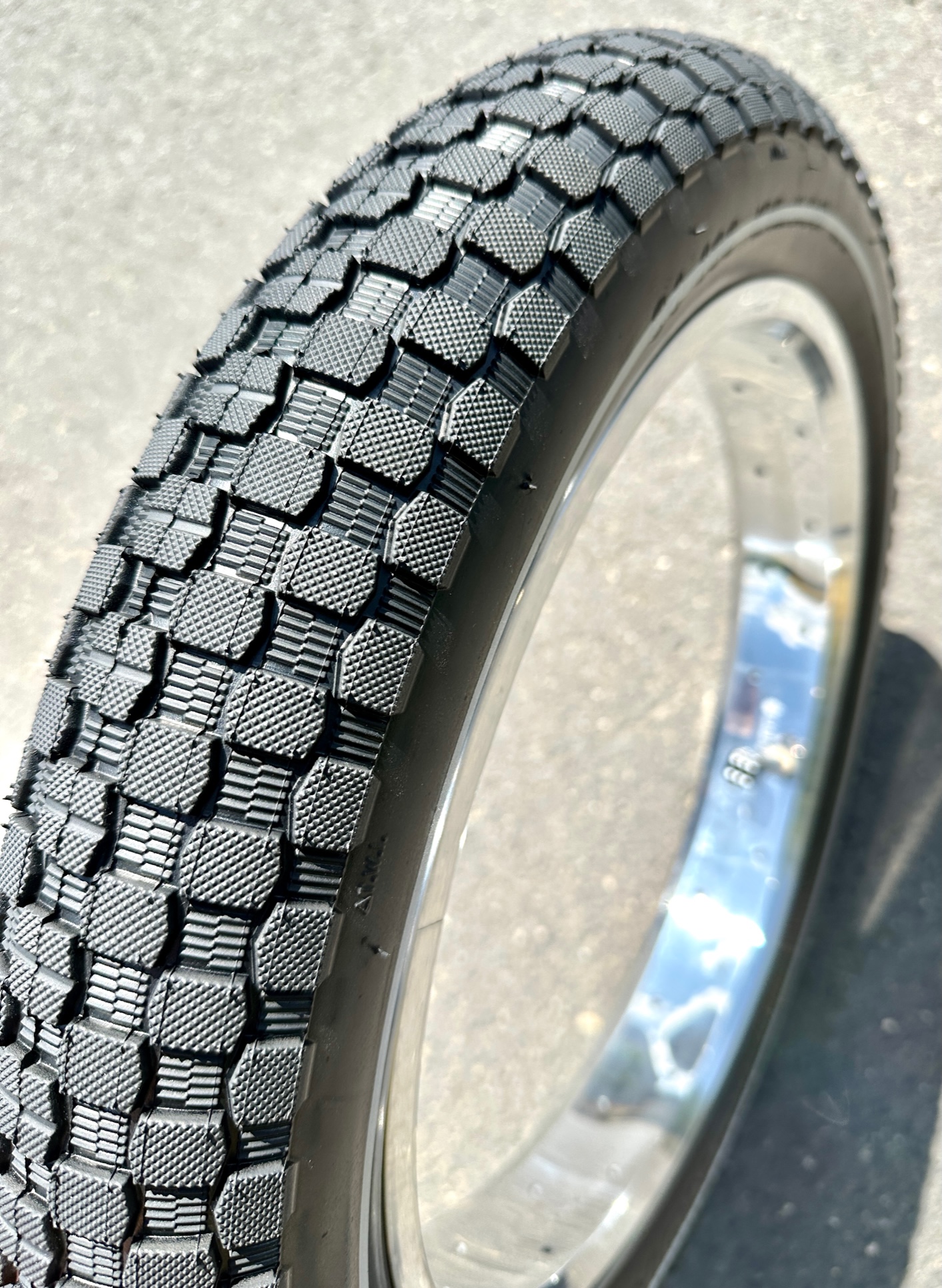 Kenda K-Rad tire 20 x 3.30 pure black