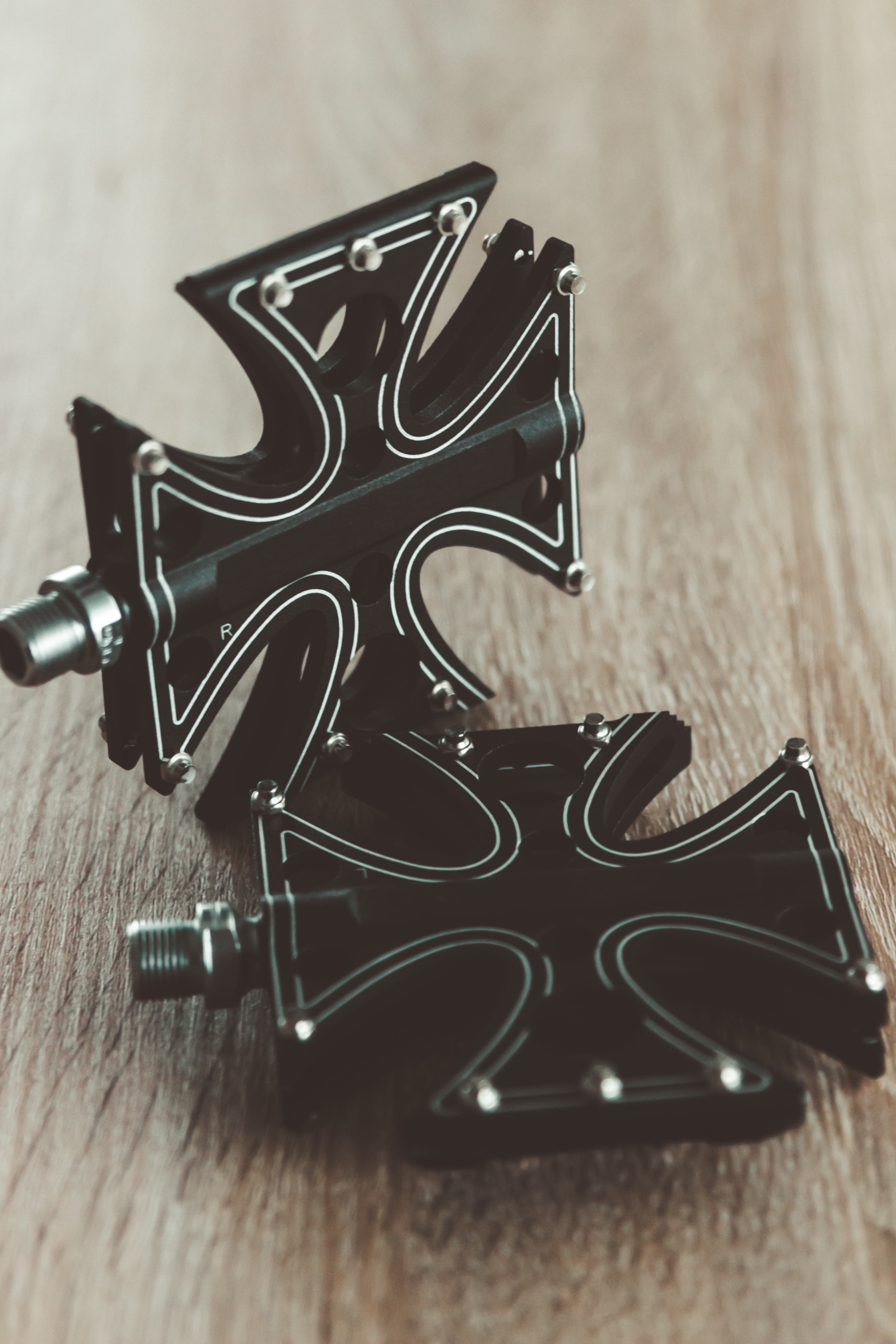Iron / Maltese Cross Pedals black 1/2