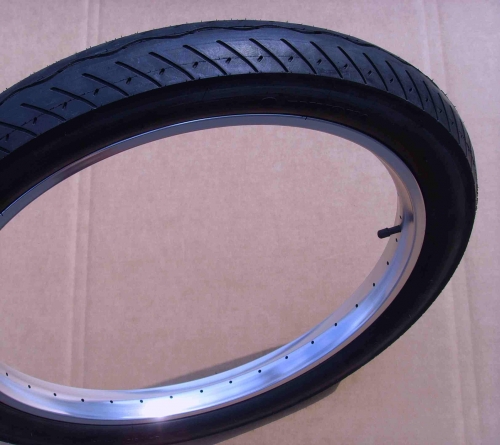 Tire Street Hog 24 x 3.0 black without lettering