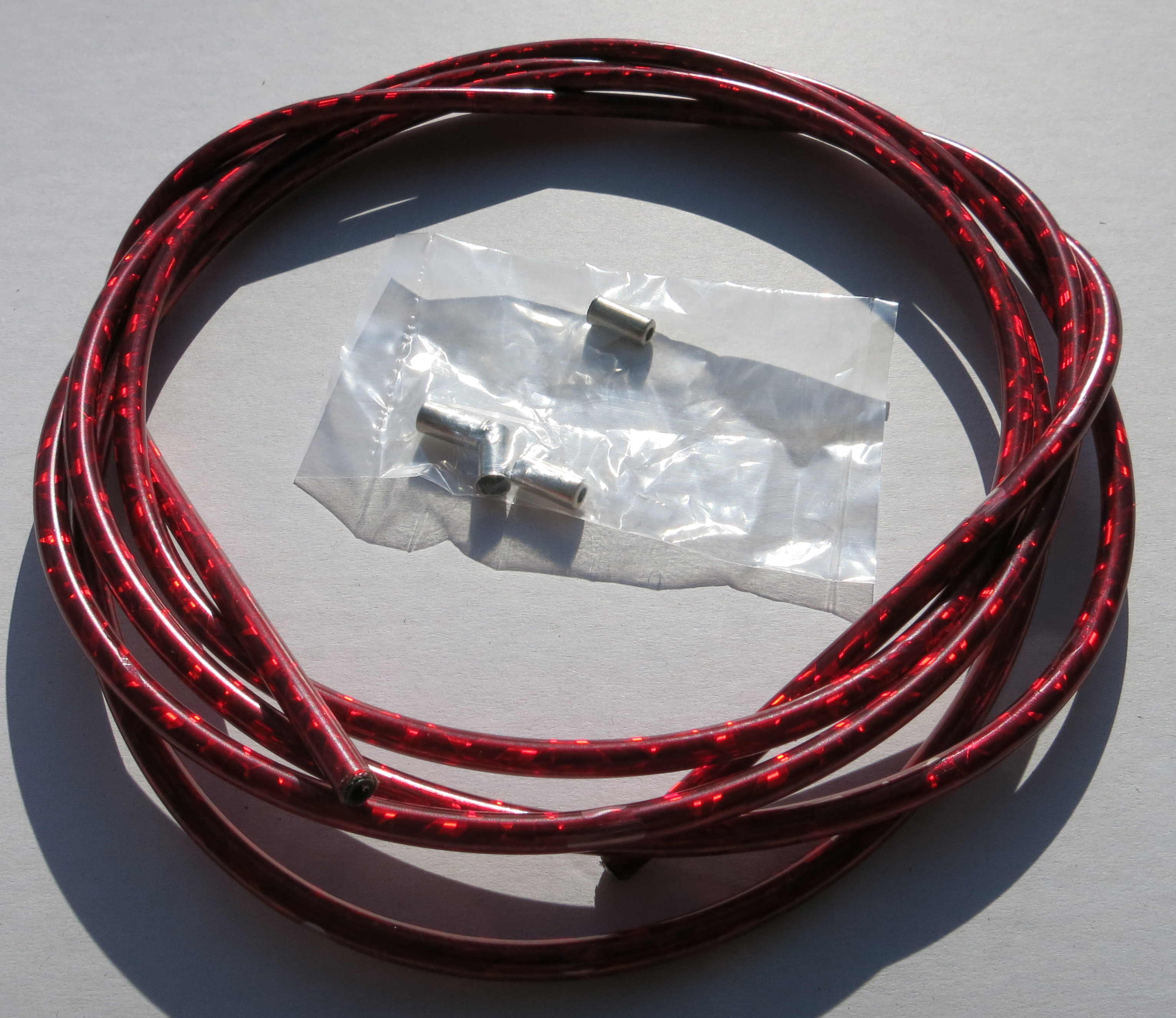 Outer Cable Housing Glittering Red Metallic 2,50 m 5 mm