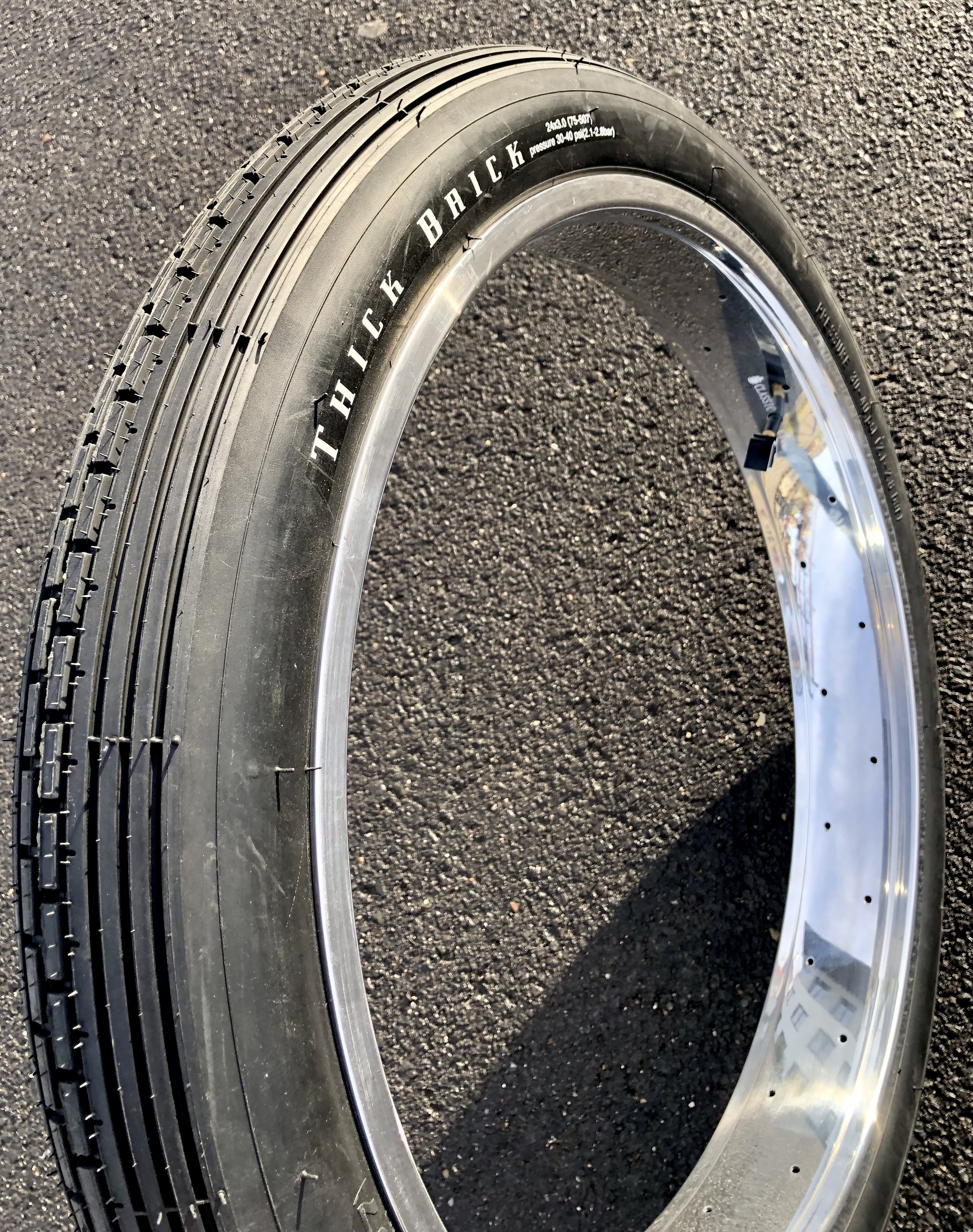tire_thick_brick_black_24x3-0_7
