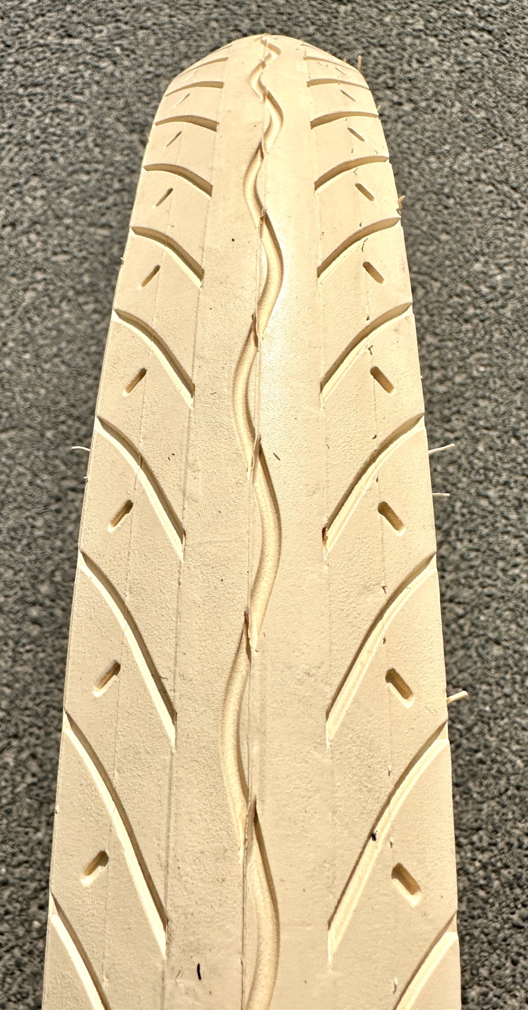 Tire_Street_Hog_26x2-35_creme_b