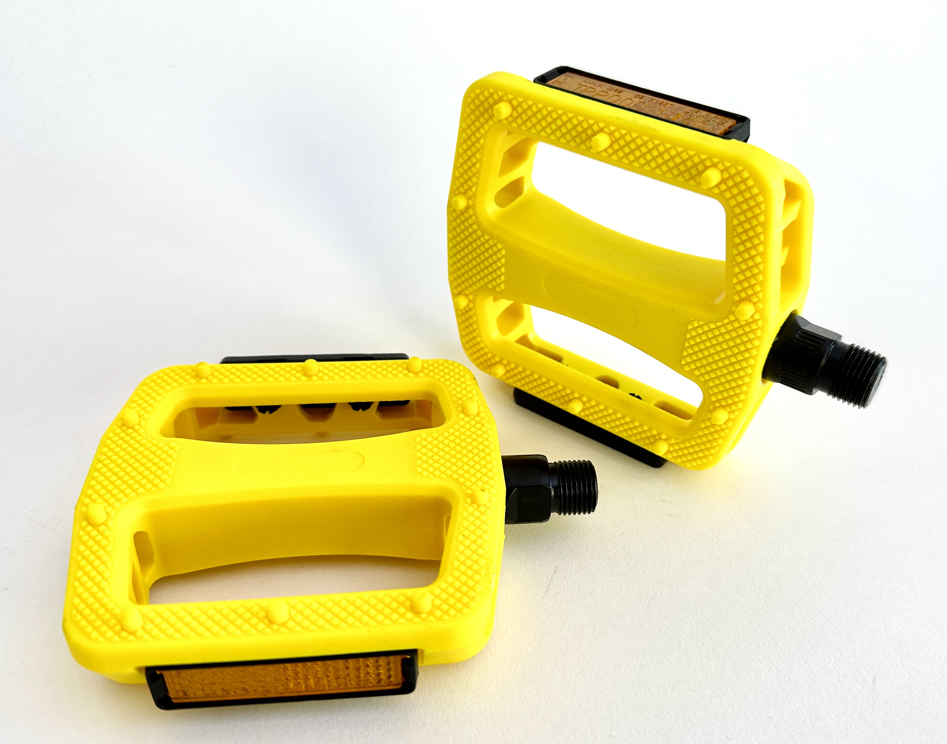 Pedals plastic 9/16 with reflectors, yellow
