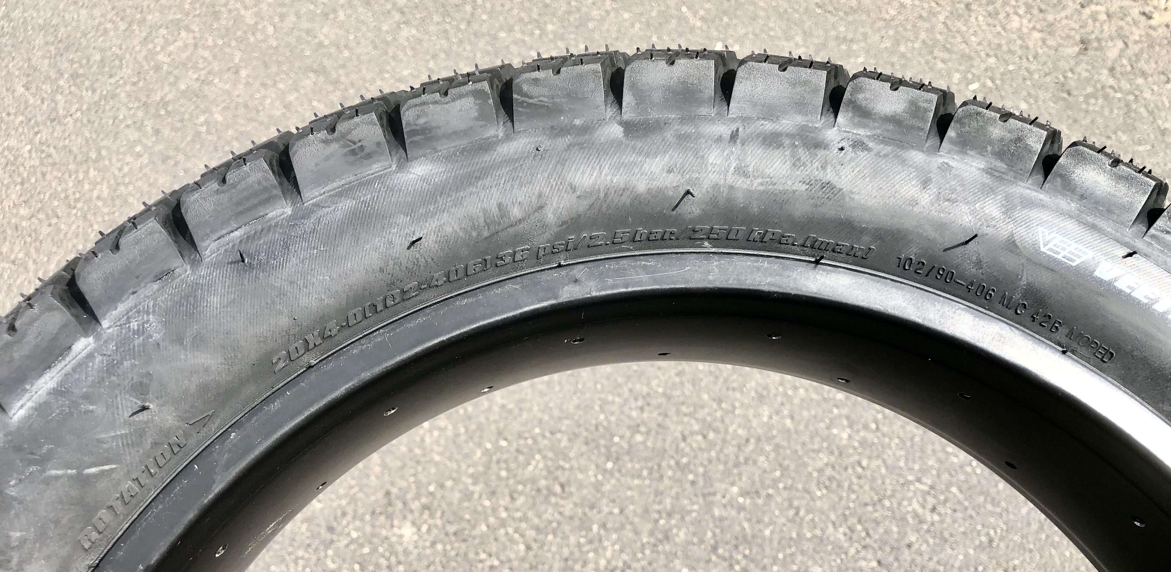 g04_Fatbike_tire_Huntsman_20x4_customize_g