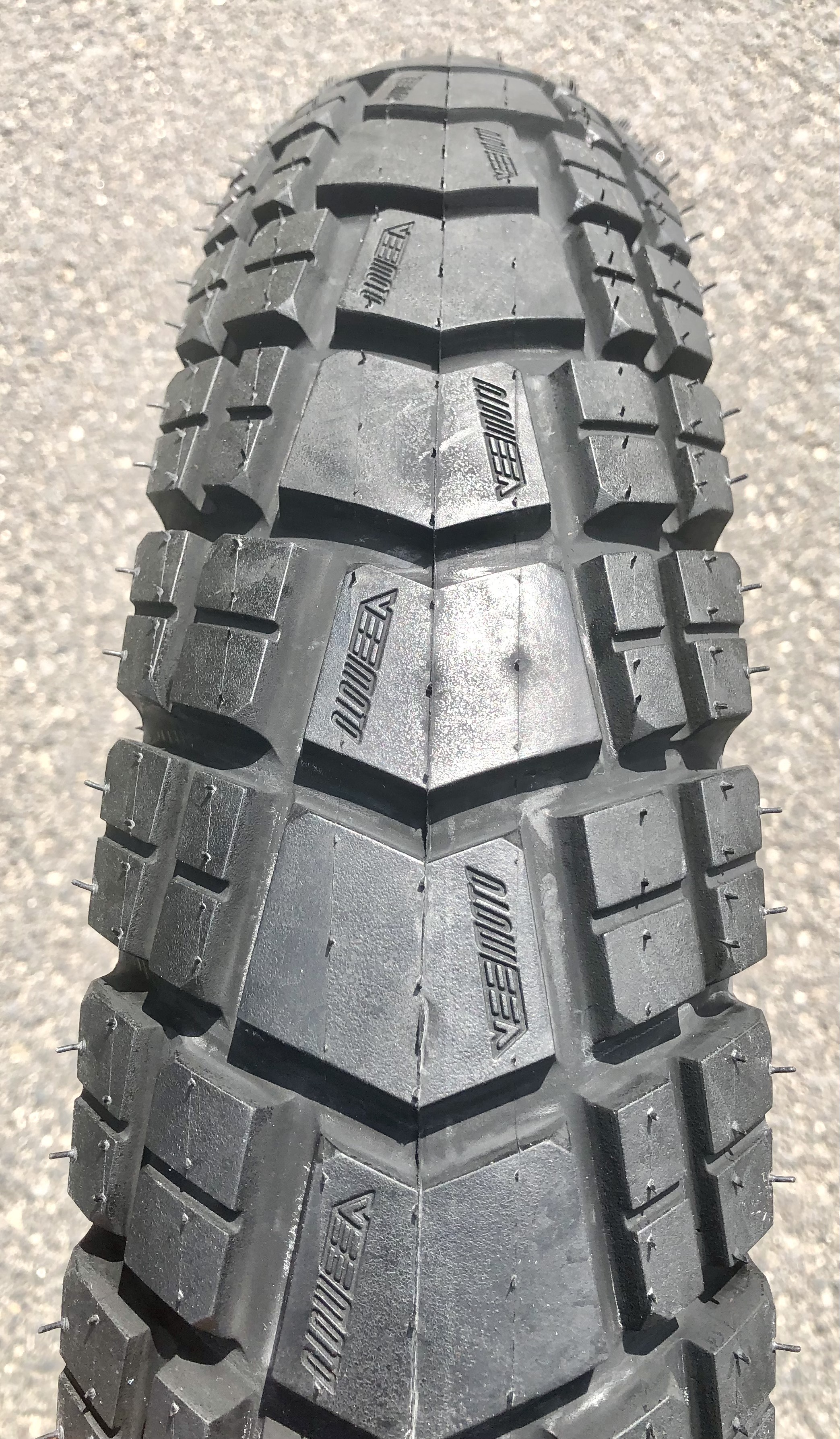 204_Fatbike_tire_Huntsman_20x4_customize_c