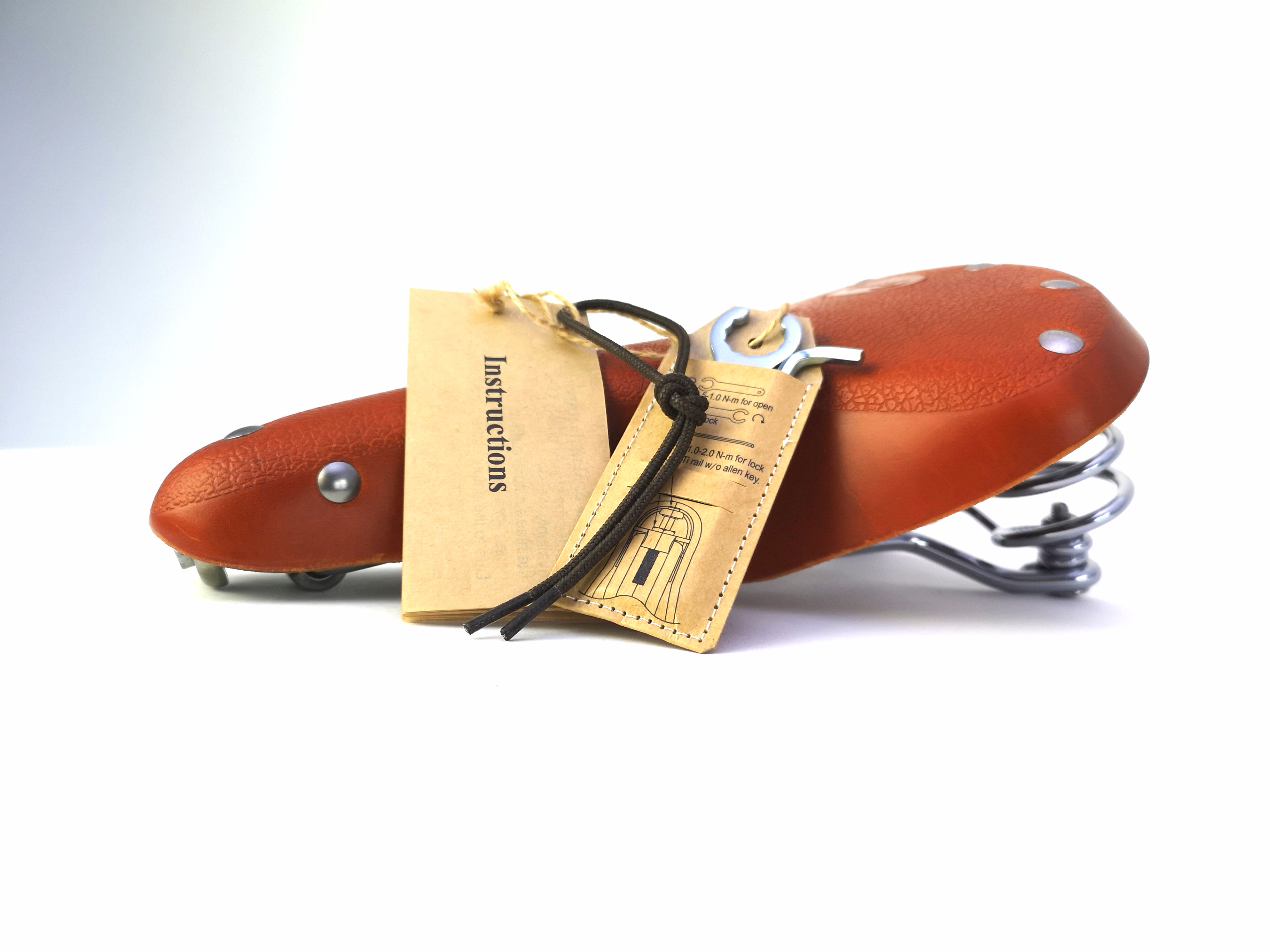 Saddle_bicyle_honey_leather_fAIpOoQMdSKUWg