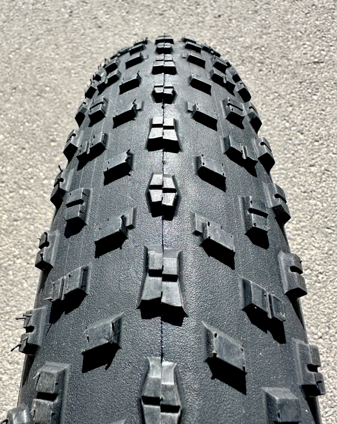 City Cross tire 20 x 4, black 