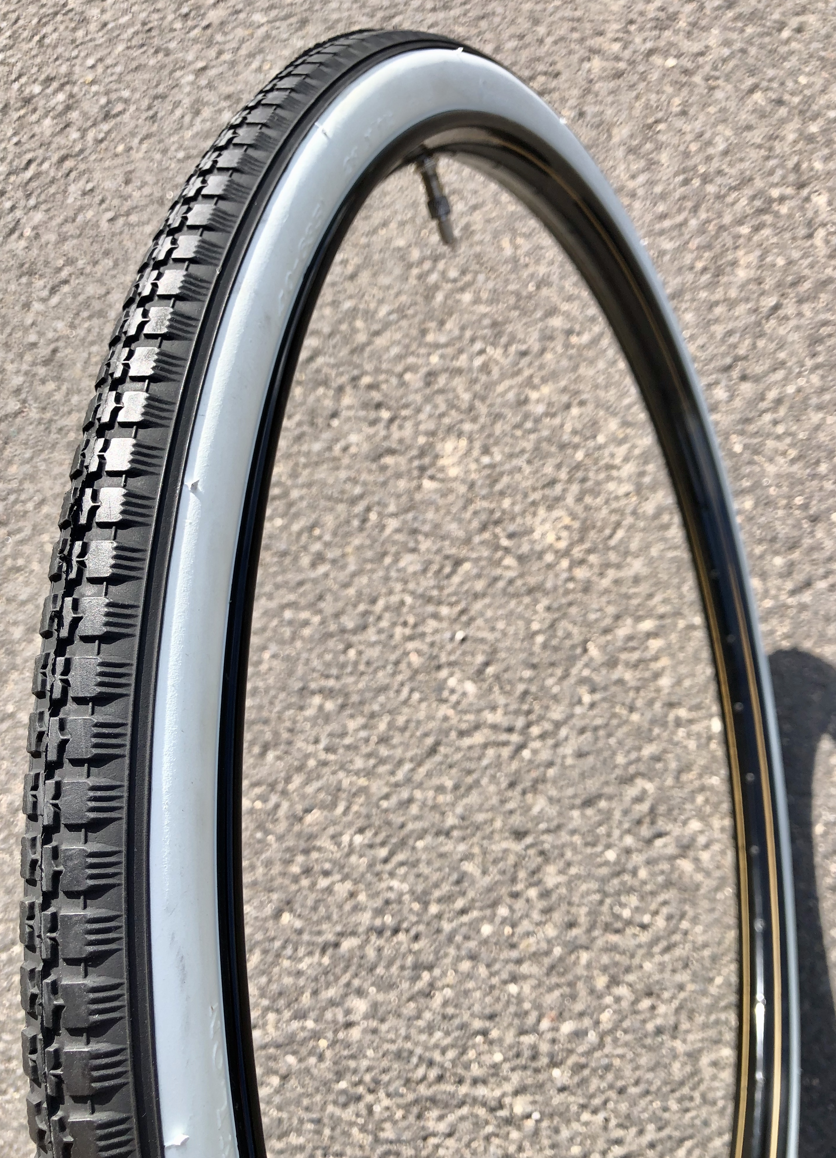 Tires Classic Cycle Black with white wall 28 x 1 1/2  40 x 635