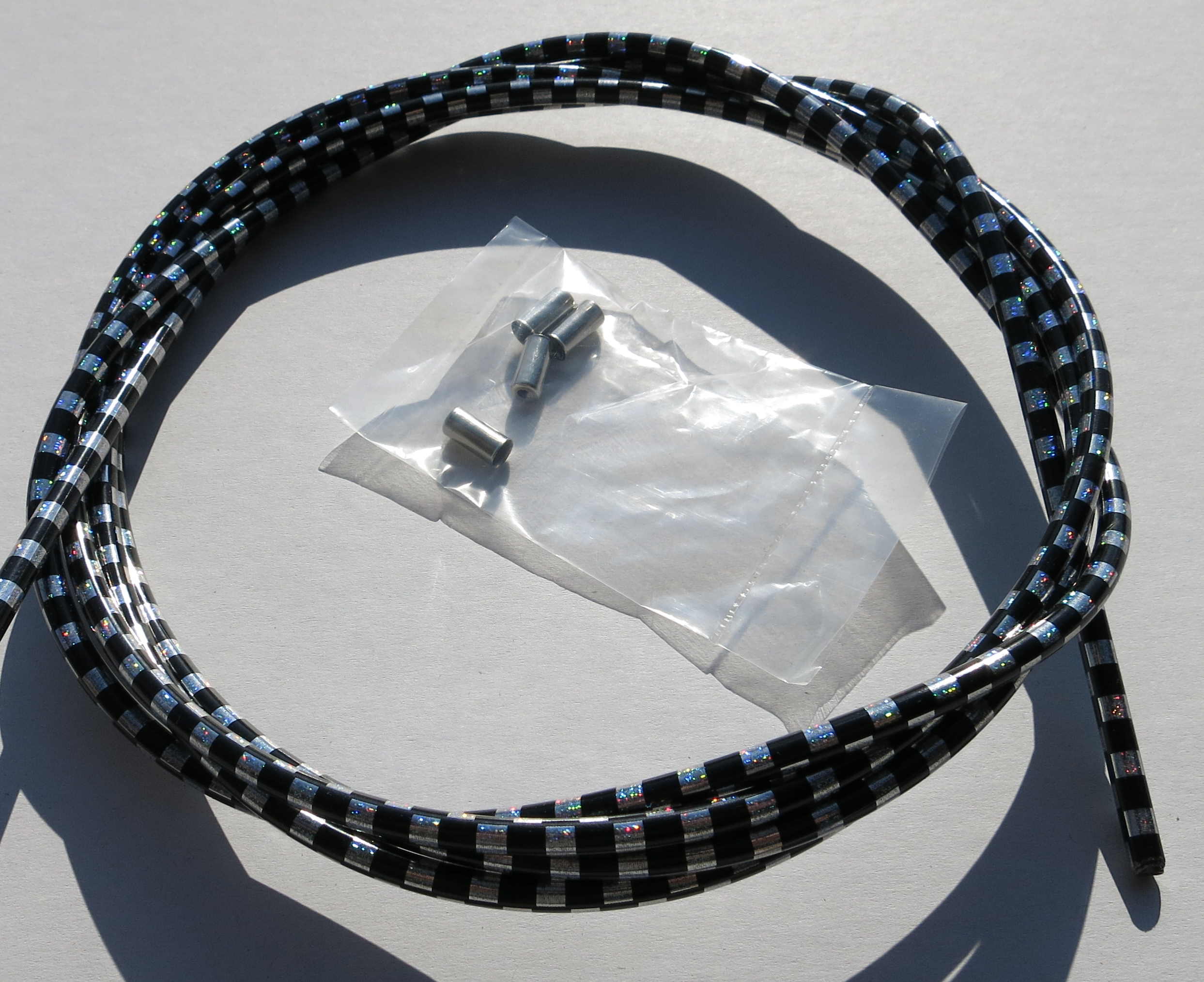 Outer Cable Housing Checkered Flag Black / Silver 2,50 m 5 mm