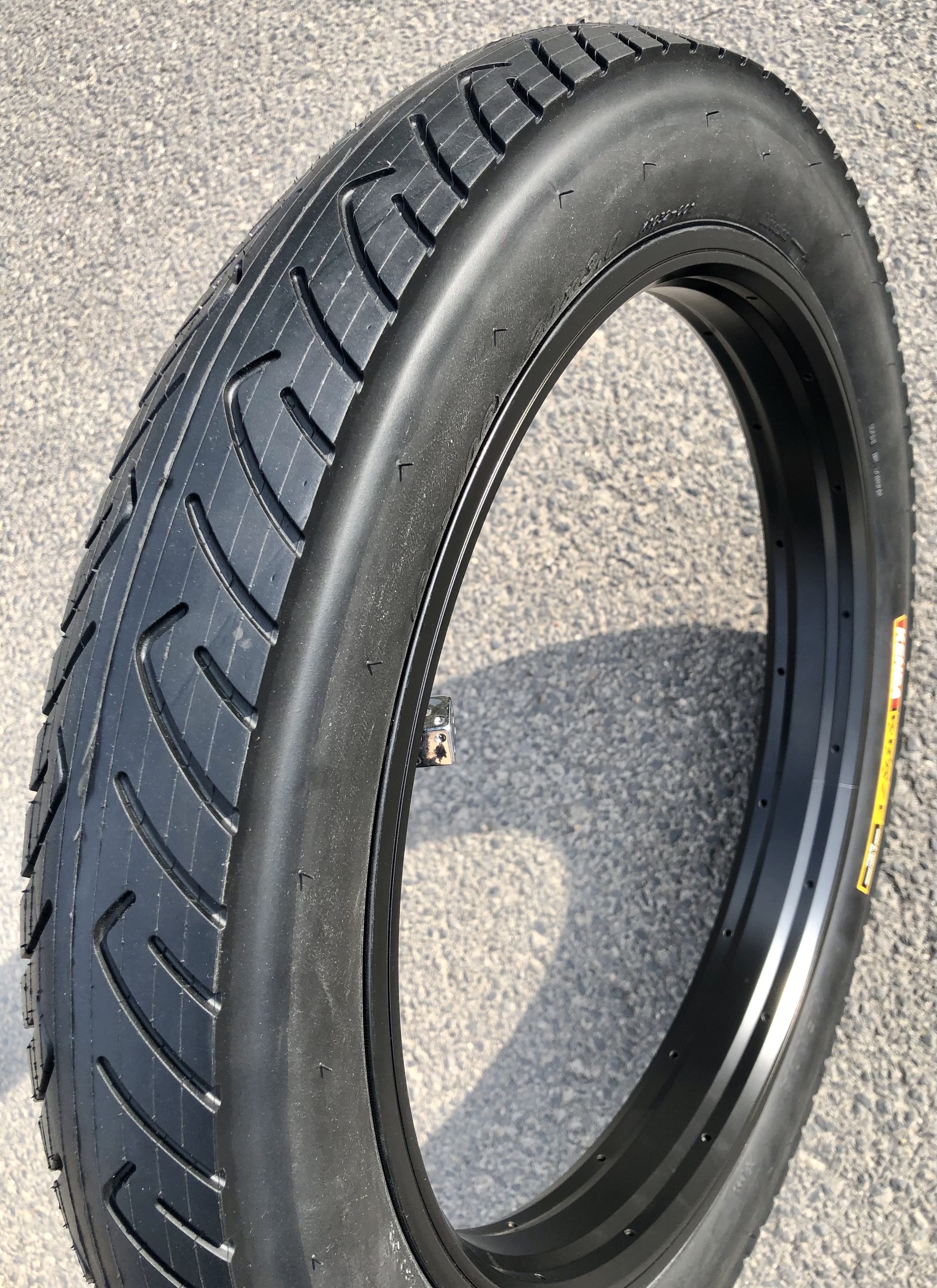 Tire_Kenda_Kraze_20x3_2