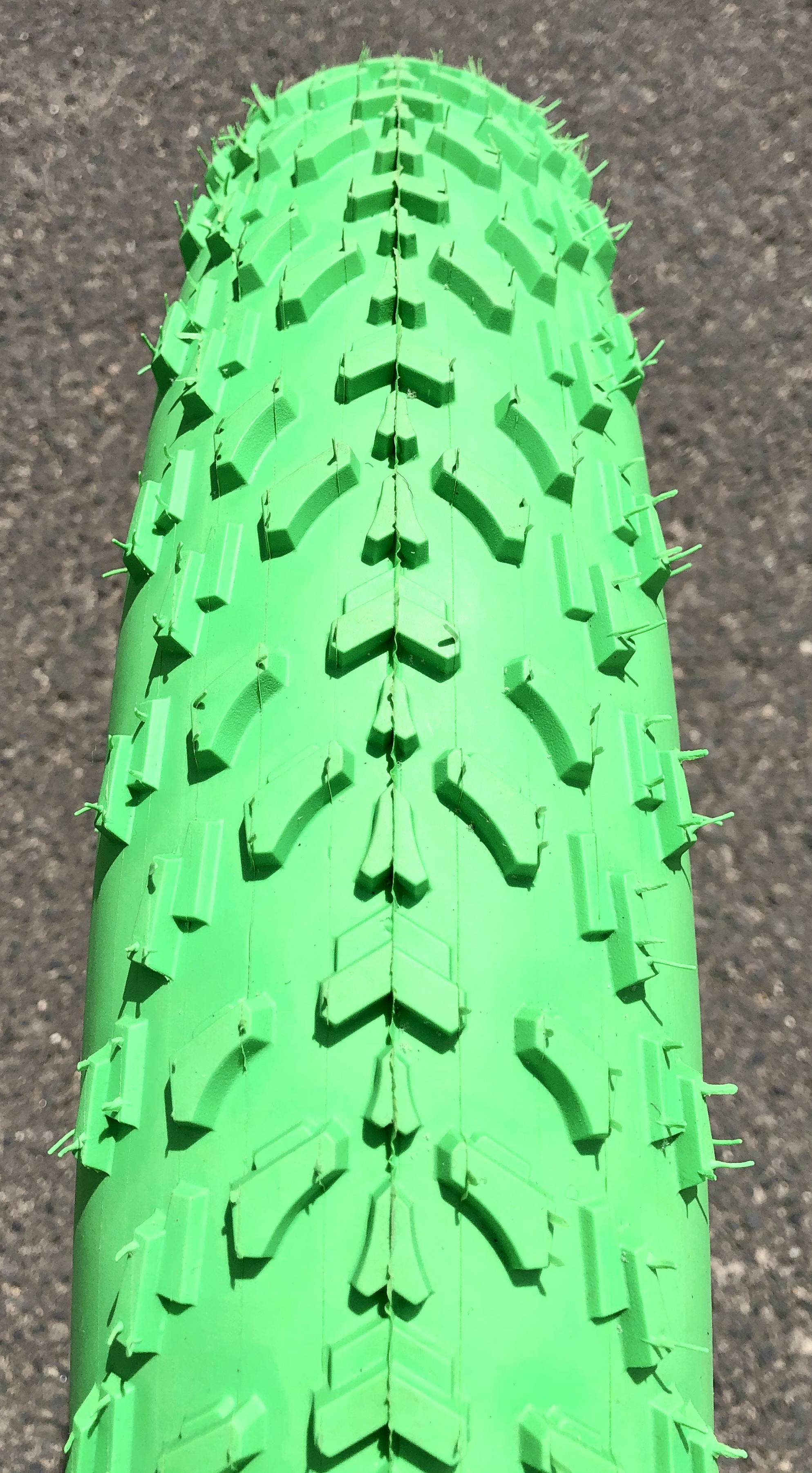 204 Rocker Tire 20 x 4  green