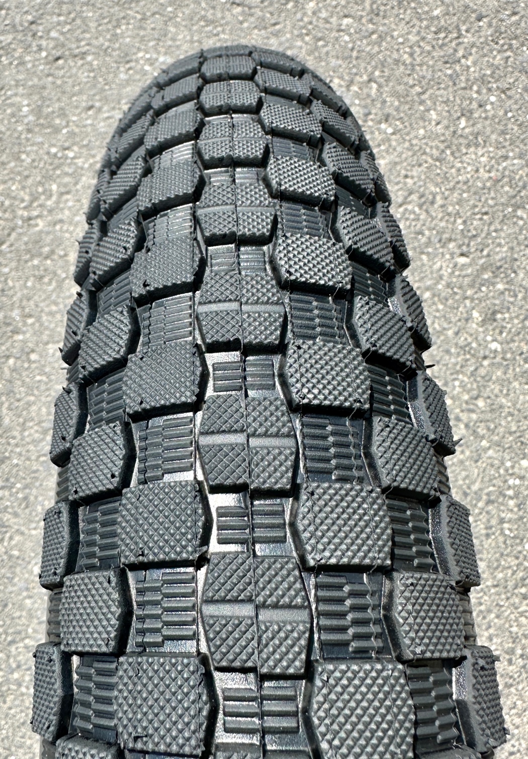 Kenda K-Rad tire 20 x 3.30 pure black