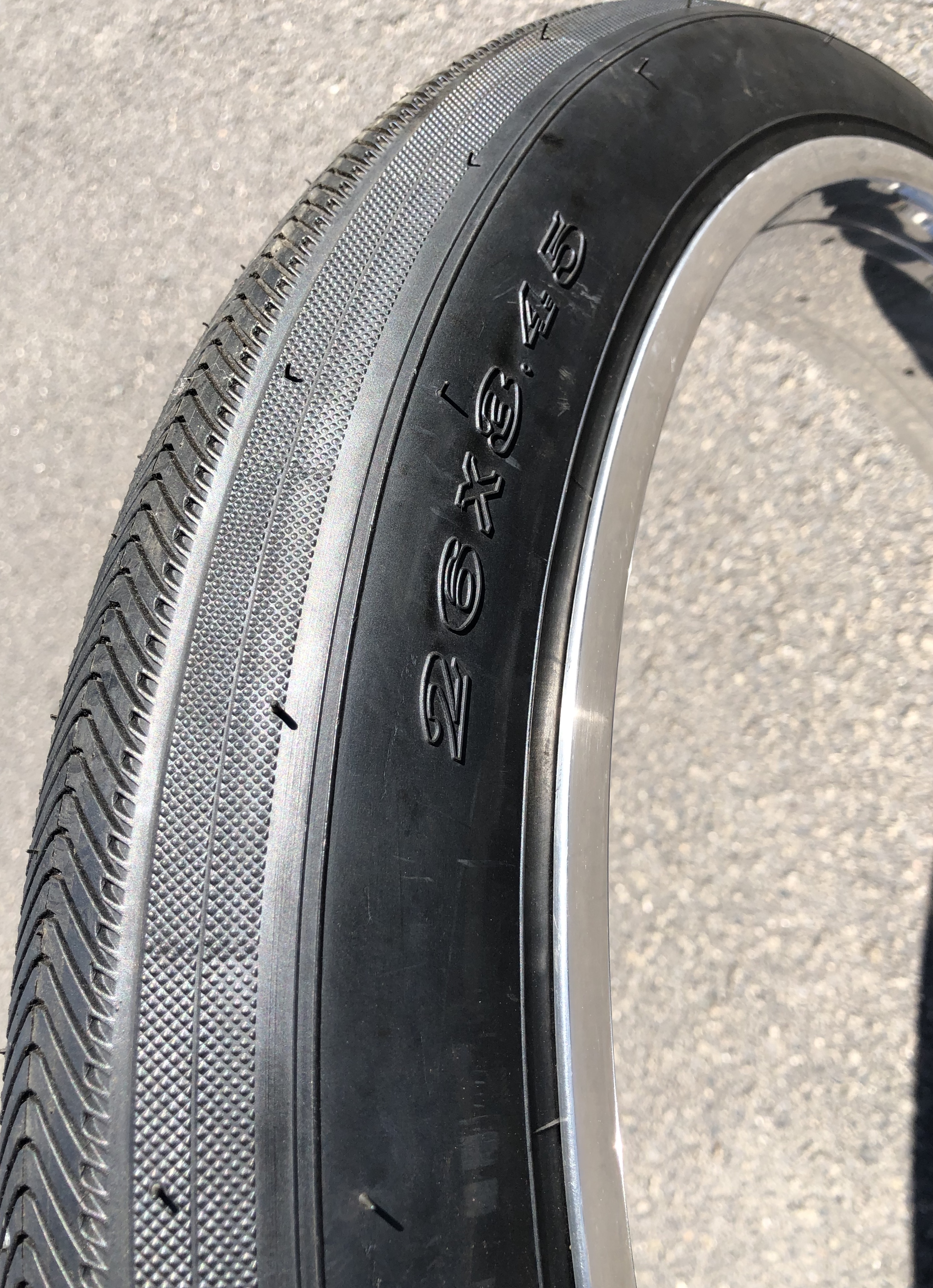 Tire WOW 26 x 3.45, black