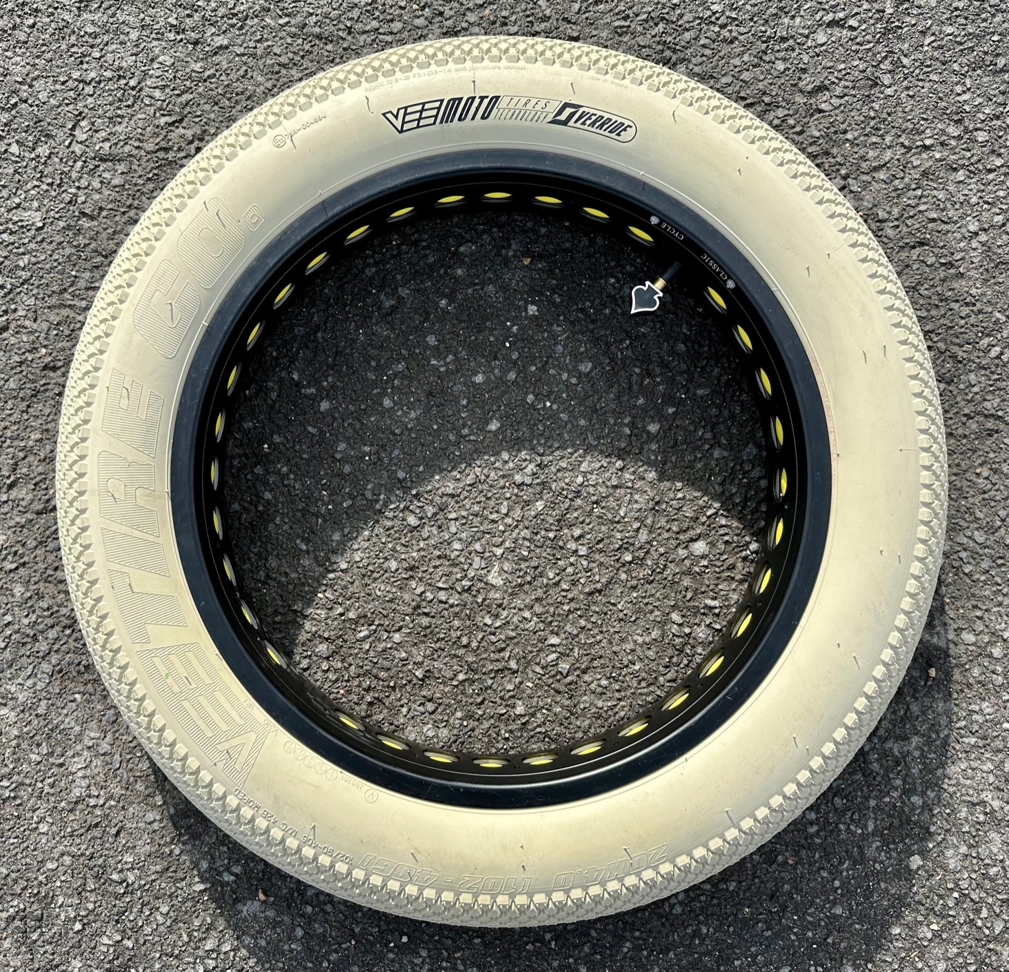 Bicycle_tire_speedster_20x4_Fatbike_limited_edition_sand_9