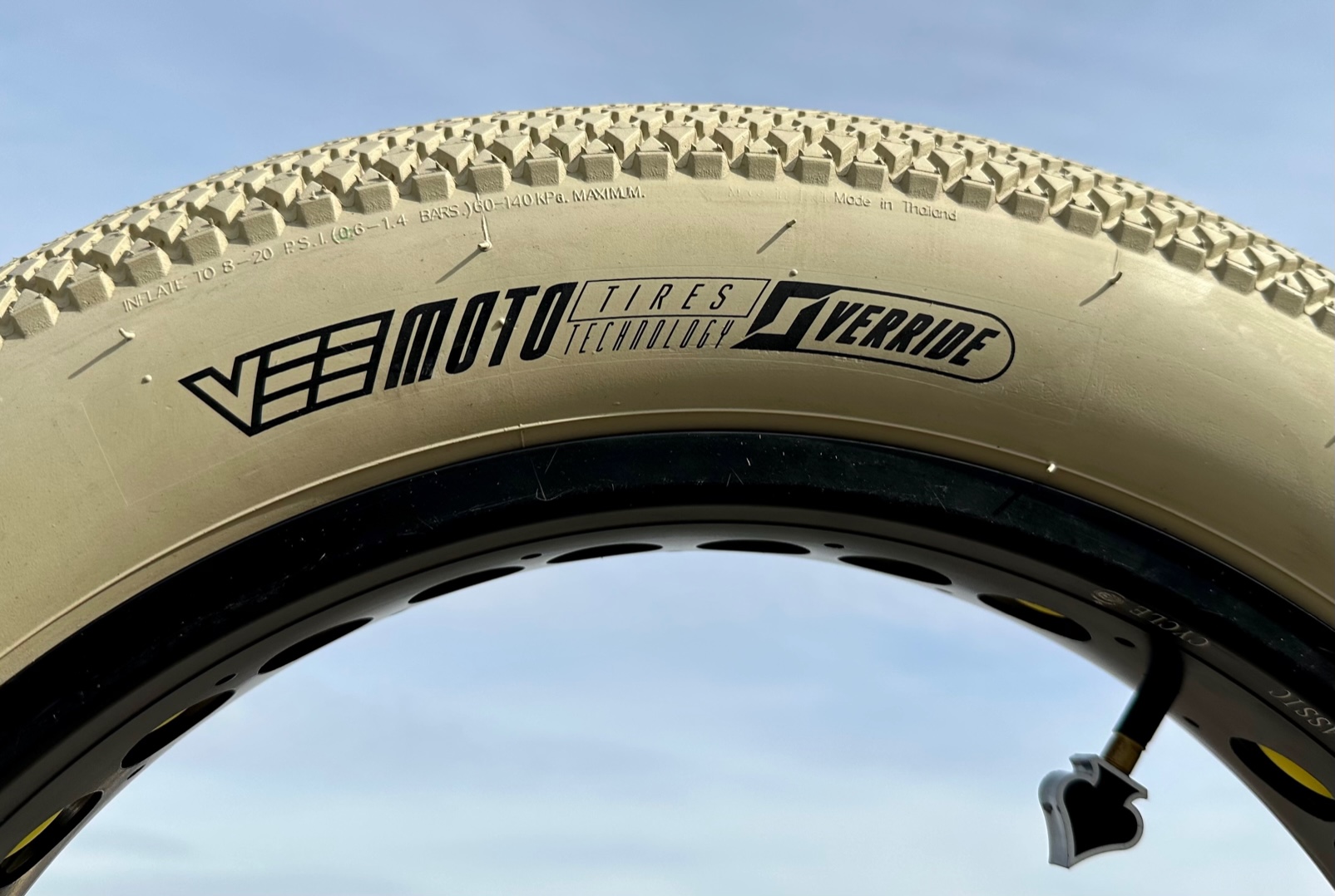 Bicycle_tire_speedster_20x4_Fatbike_limited_edition_sand_3