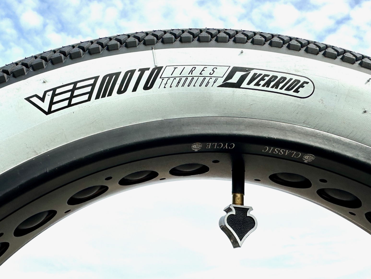 204_Fatbike_bicycle-tire_Speedster_20x4_customize_whitewall_a