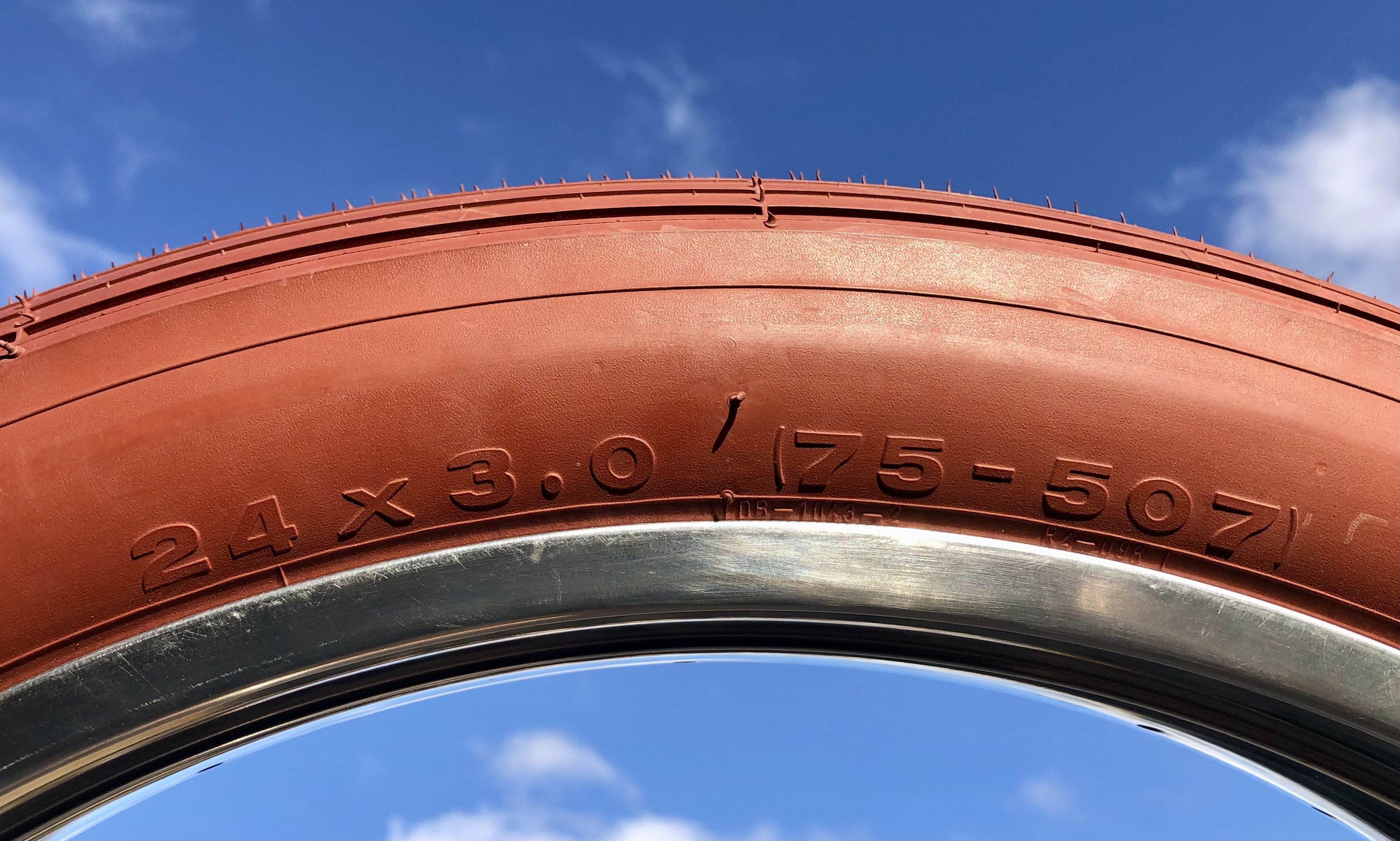 24 x 3.0 Thick Brick Tire clay / brick color