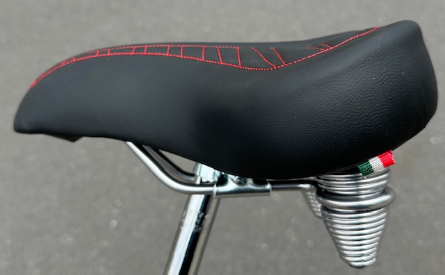 70s Cruiser Saddle Classic Alfa Italy black with red topstitching