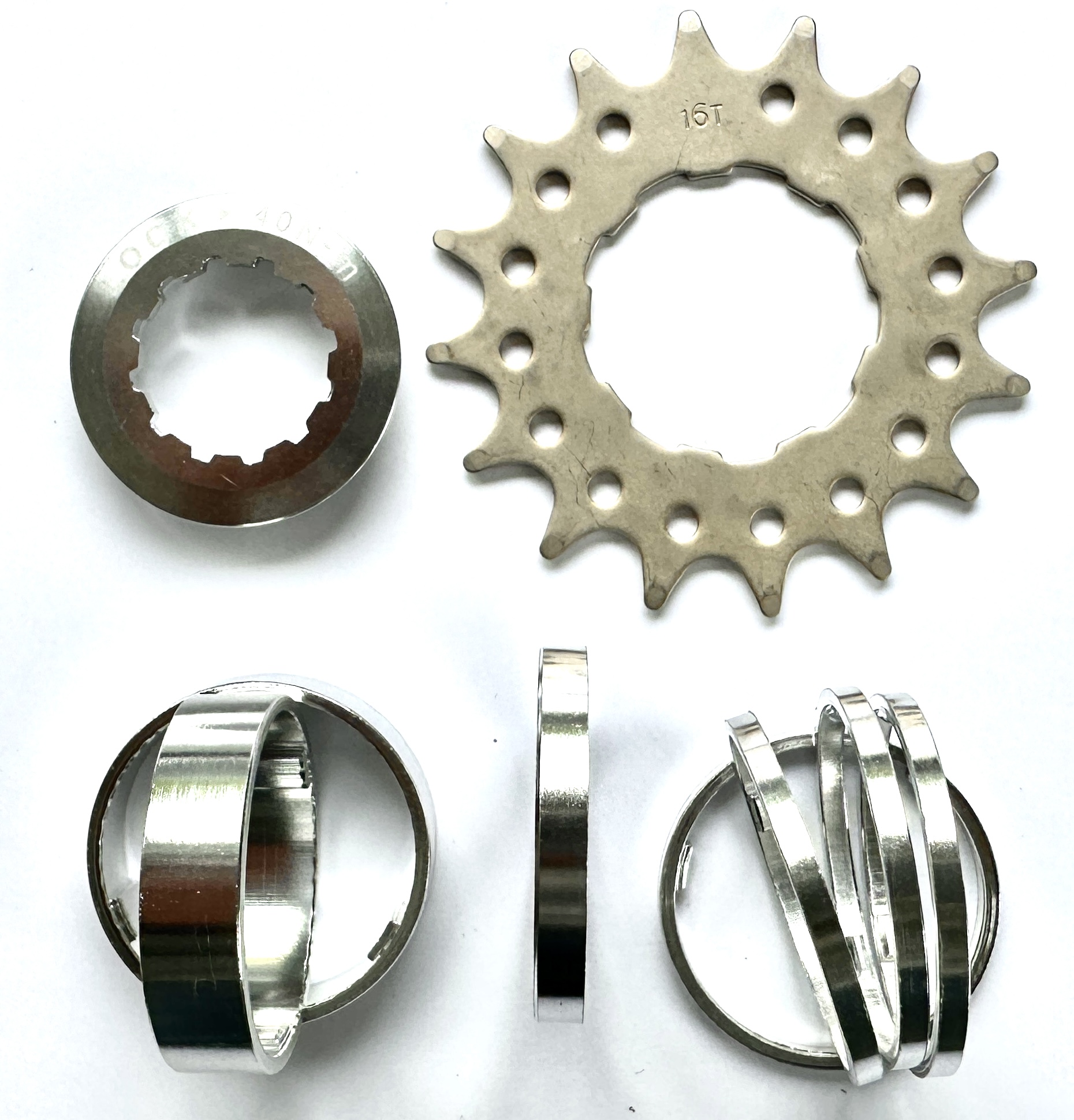 Point Single-Speed sprocket with 16 teeth and spacer ring set.