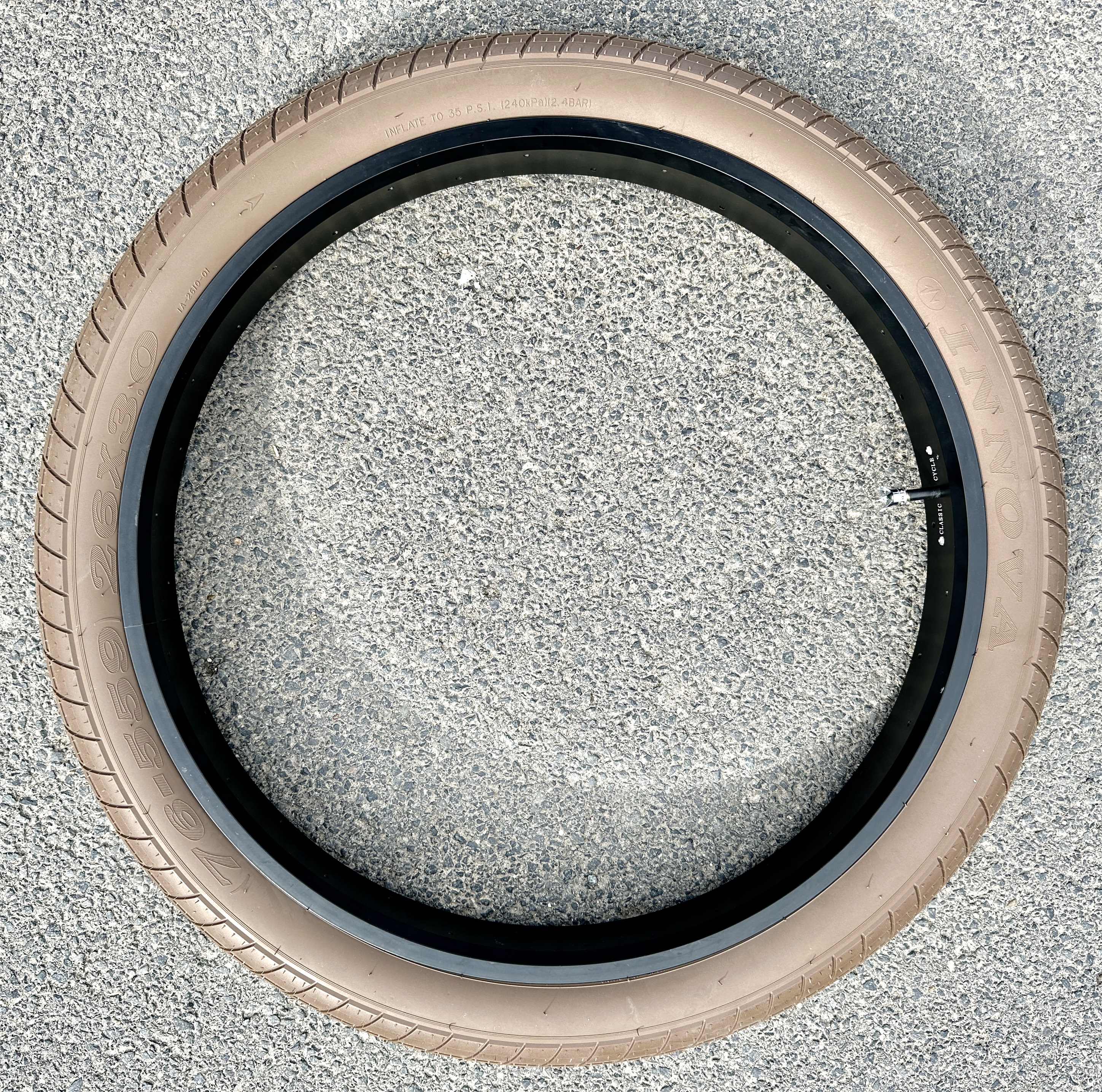 Bicycle_tire_fat_26x3_street_brick-_semi-_slick_brown_5