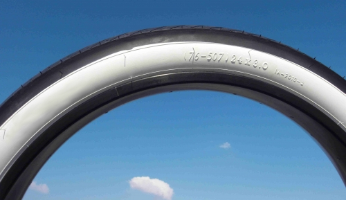 Street_hog-_24x3-0_-weisswand_cruiserreifen2