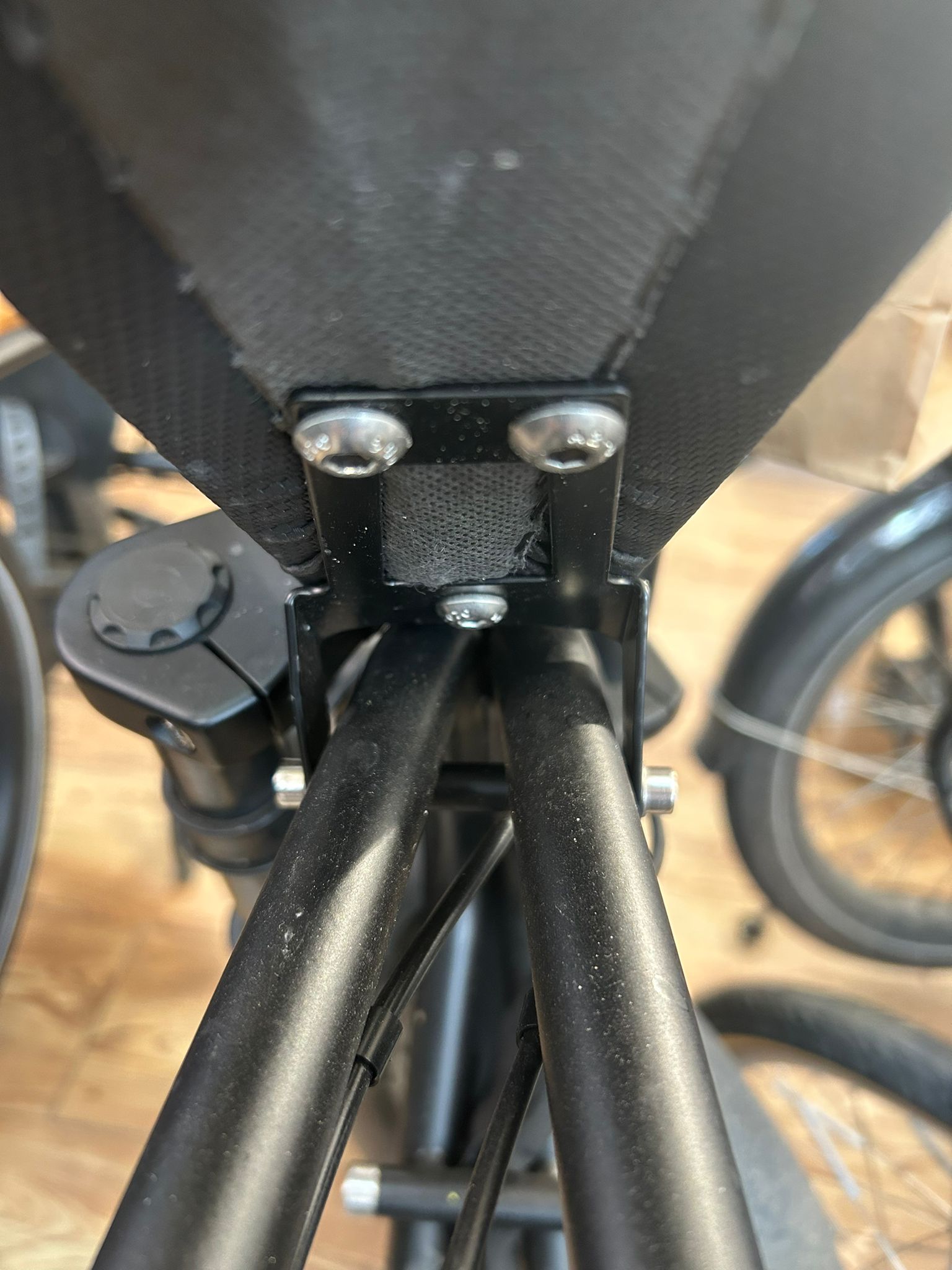 UD Seat latch plastic clip