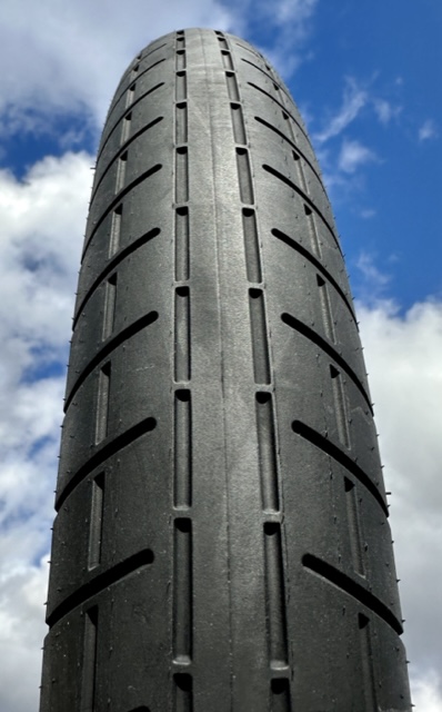 Bicycle_tire_fat_26x3_street_brick-_semi-_slick_black_1