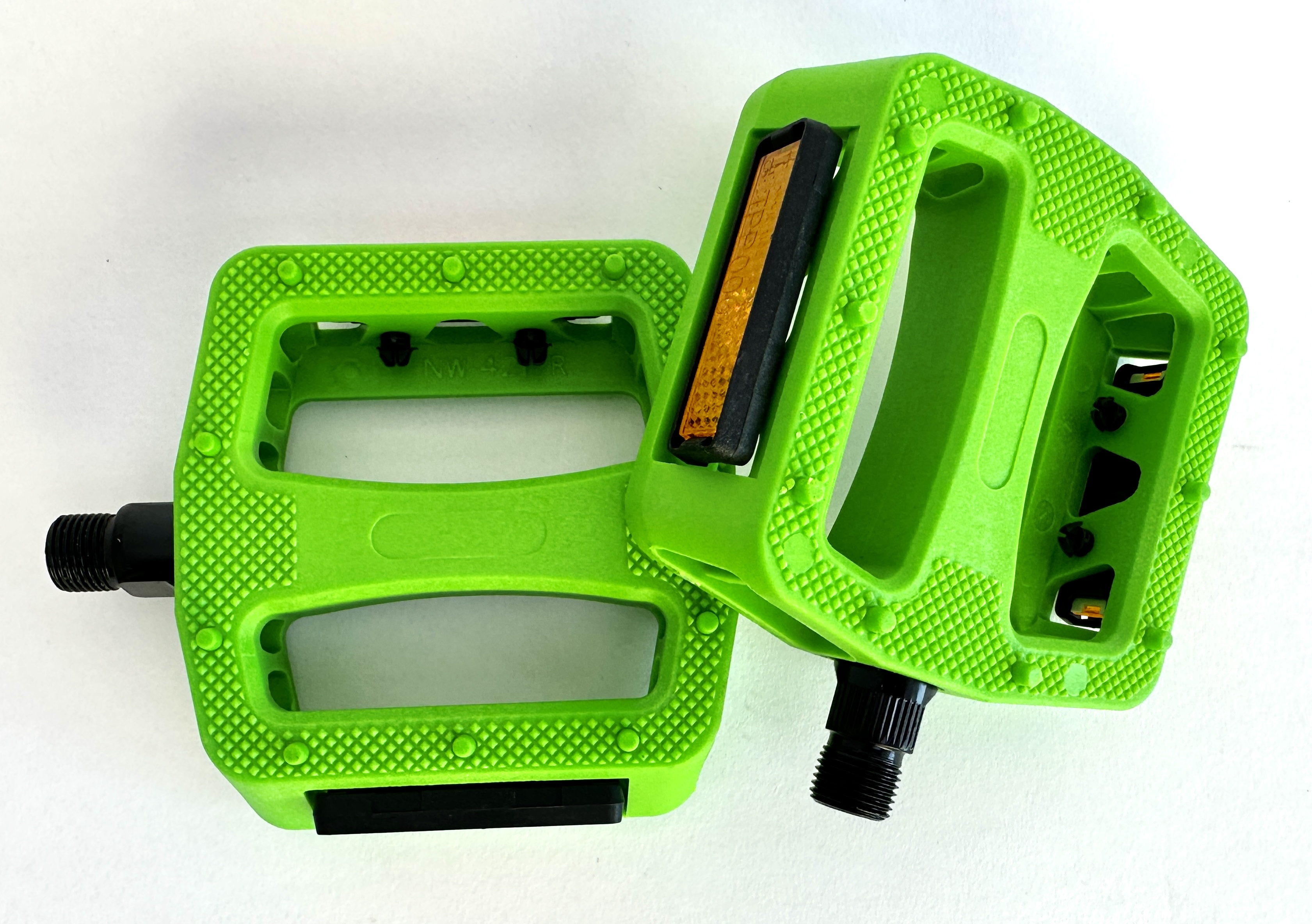 Pedals plastic 9/16 with reflectors, green