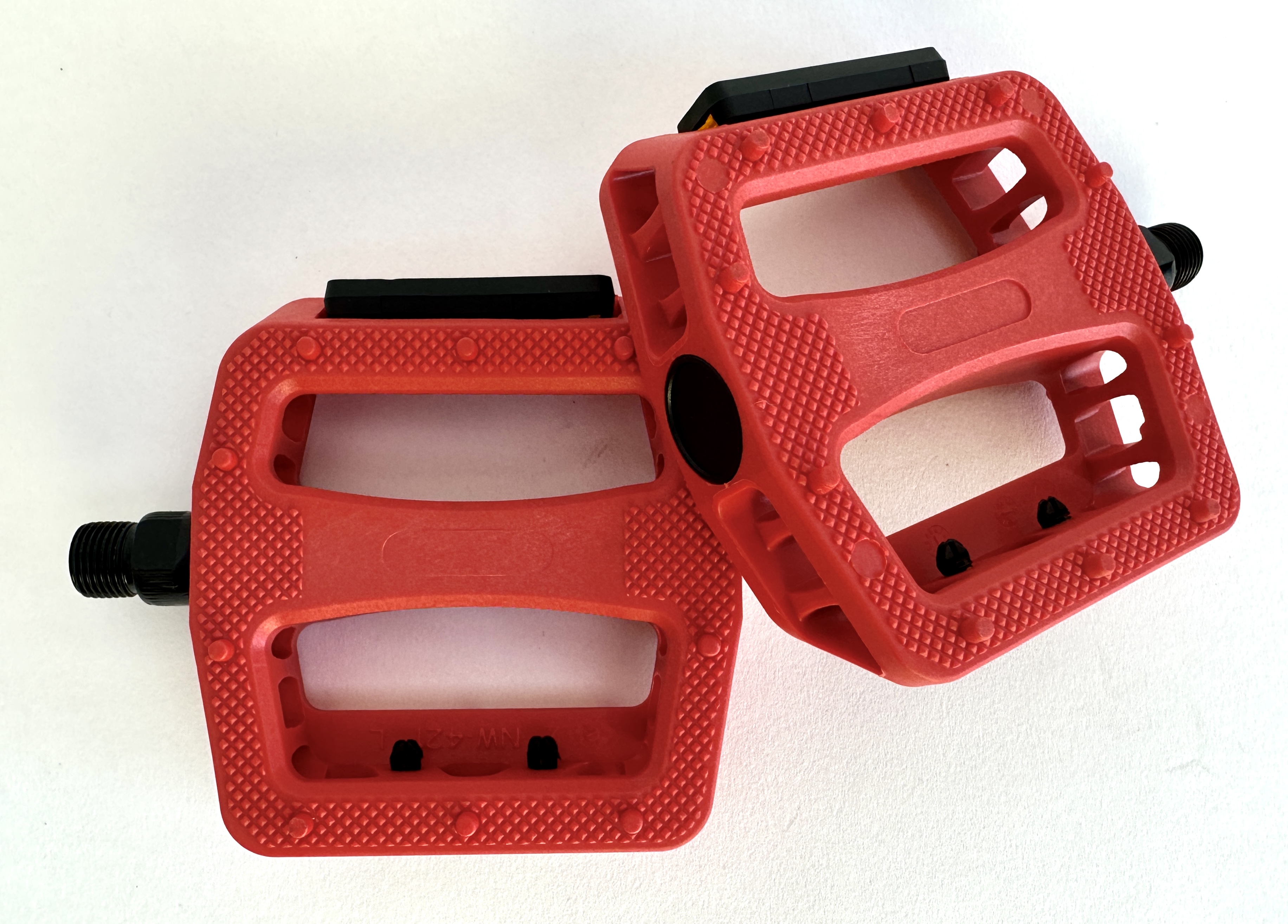 Pedals plastic 9/16 with reflectors, red