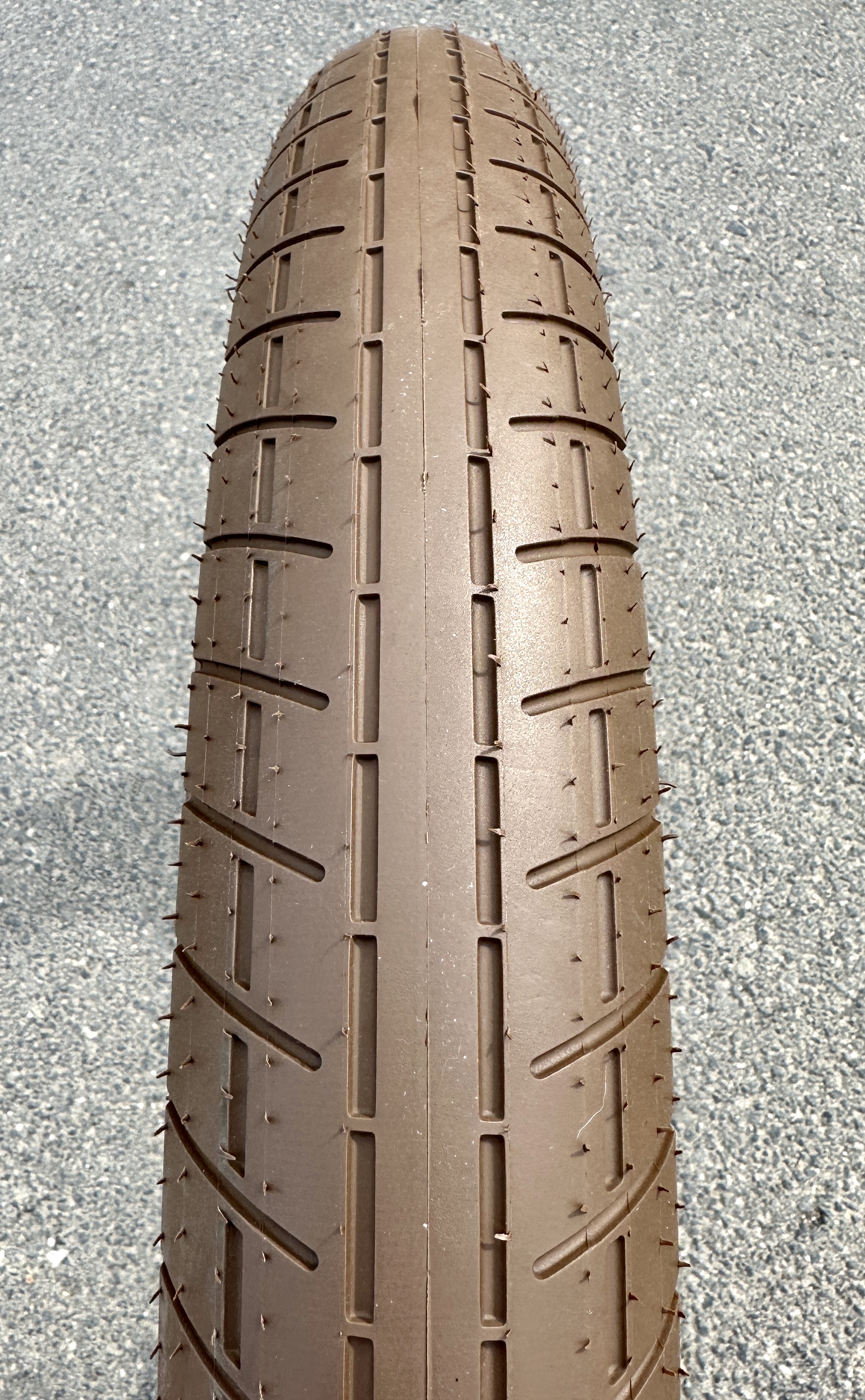 Bicycle_tire_fat_26x3_street_brick-_semi-_slick_brown_1