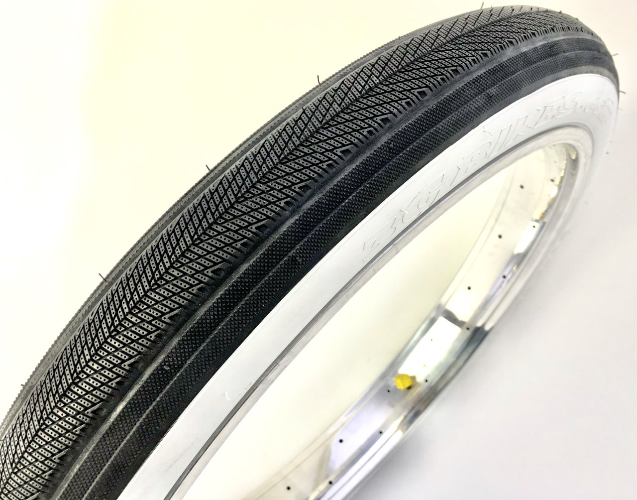 Kit 6 Pneus Vélo PRO+ 26x1.50 Whitewall + Chambres à Air + Fonds De Jante